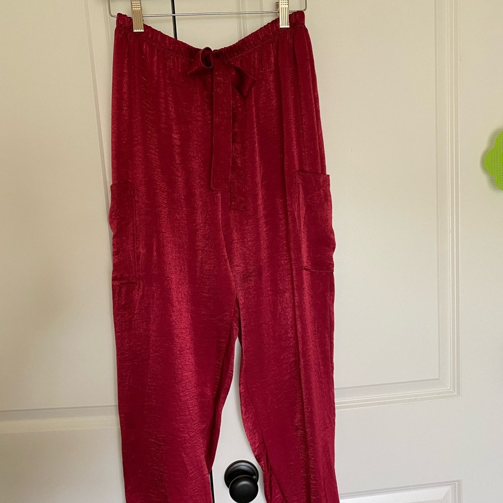 Red Satin Flowy Joggers / Size M / Side Pockets